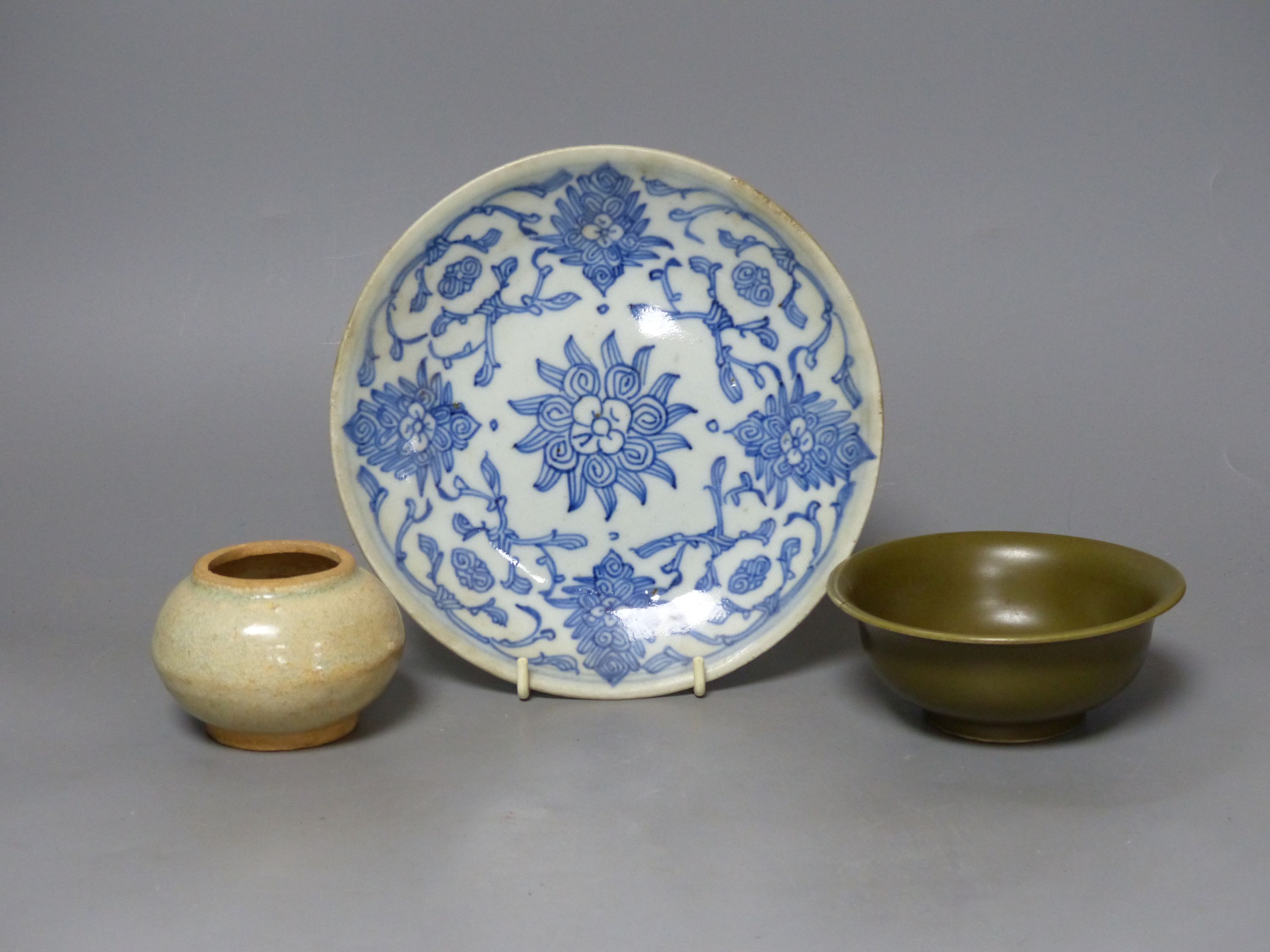 Three items of Chinese ceramic , largest 19cm diameter